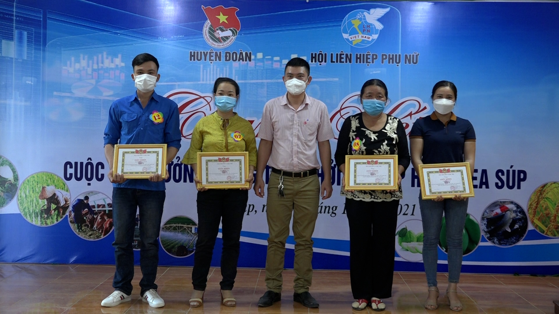 Khen thưởng cho các cá nhân tham gia ý tưởng khởi nghiệp